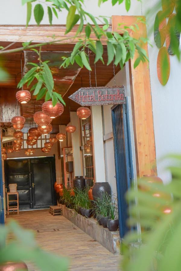 Botanika Hotel Bujumbura Bagian luar foto